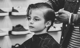 Aké účesy pre chlapcov sú moderné a praktické?