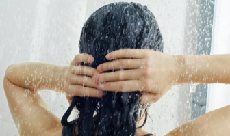 Viete ako si správne umývať vlasy?