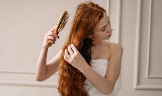 Ako si vybrať správnu kefu a hrebeň na vlasy?