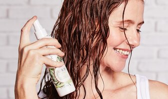 Aké produkty je vhodné zaradiť do vlasovej rutiny po umytí vlasov?