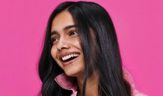 Čierne vlasy - komu sa hodia a ako sa o ne starať?