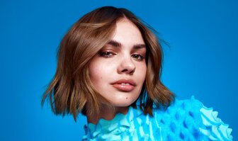 Ako nosiť polodlhé vlasy, aby vždy vyzerali skvelo?