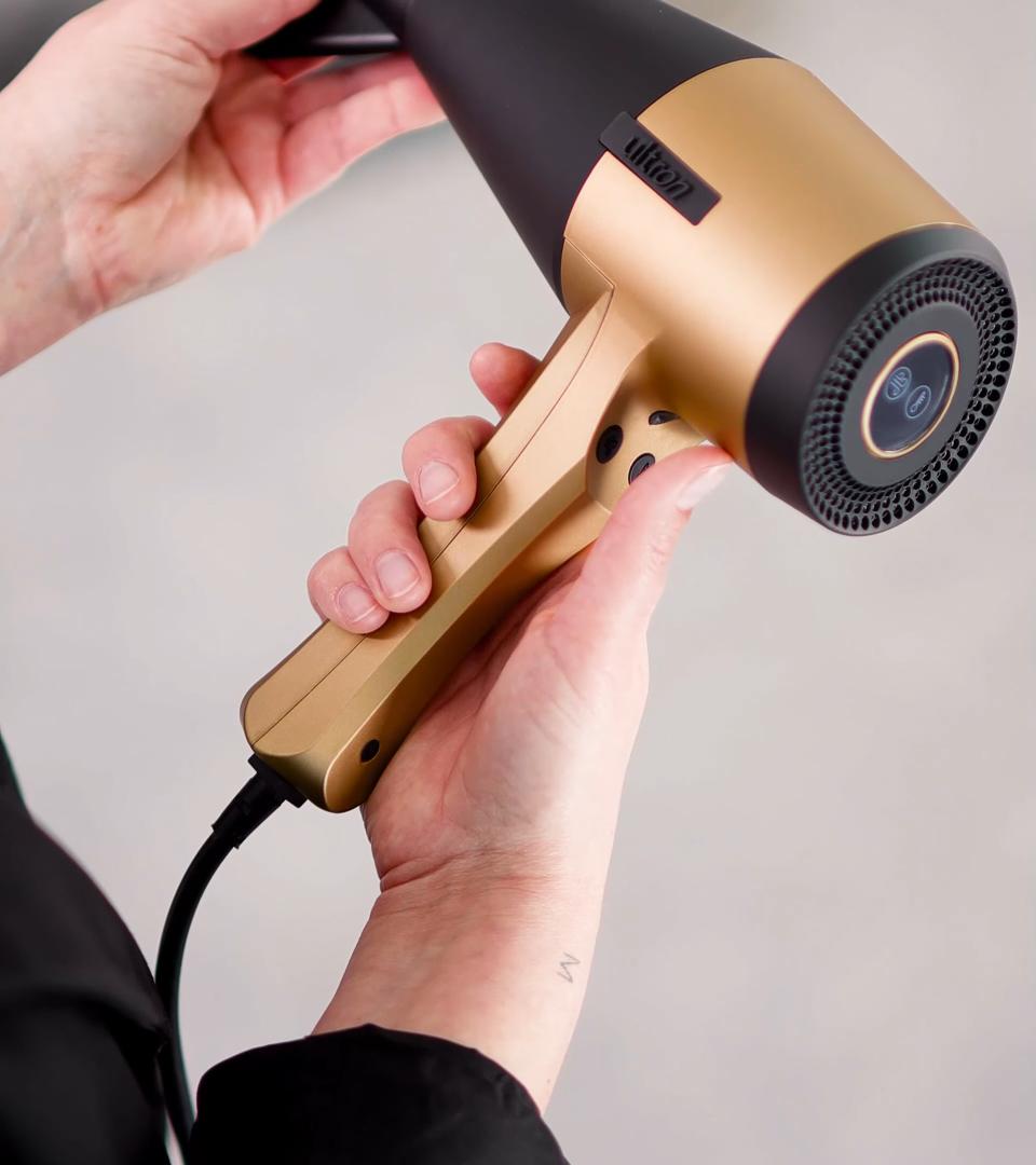 Fén na vlasy s ionizátorom