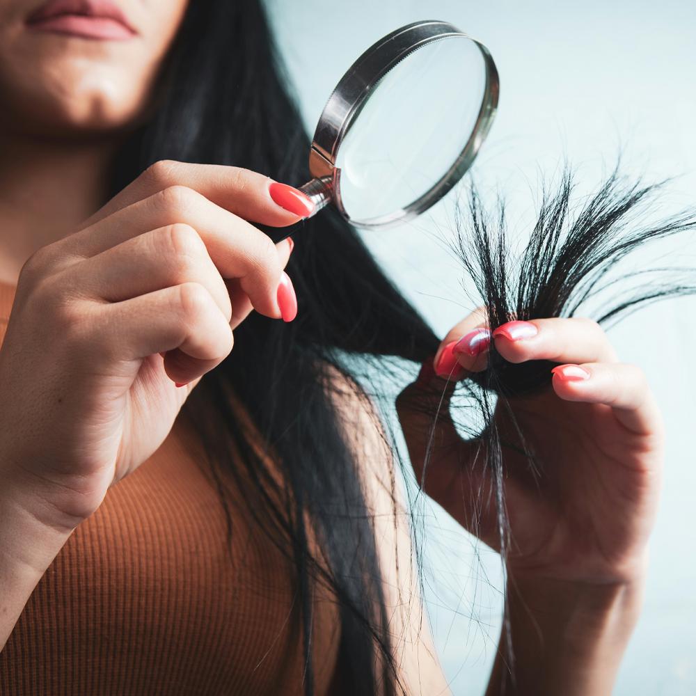 Vyšetrenie vlasov pomocou lupy - diagnostika poškodených vlasov