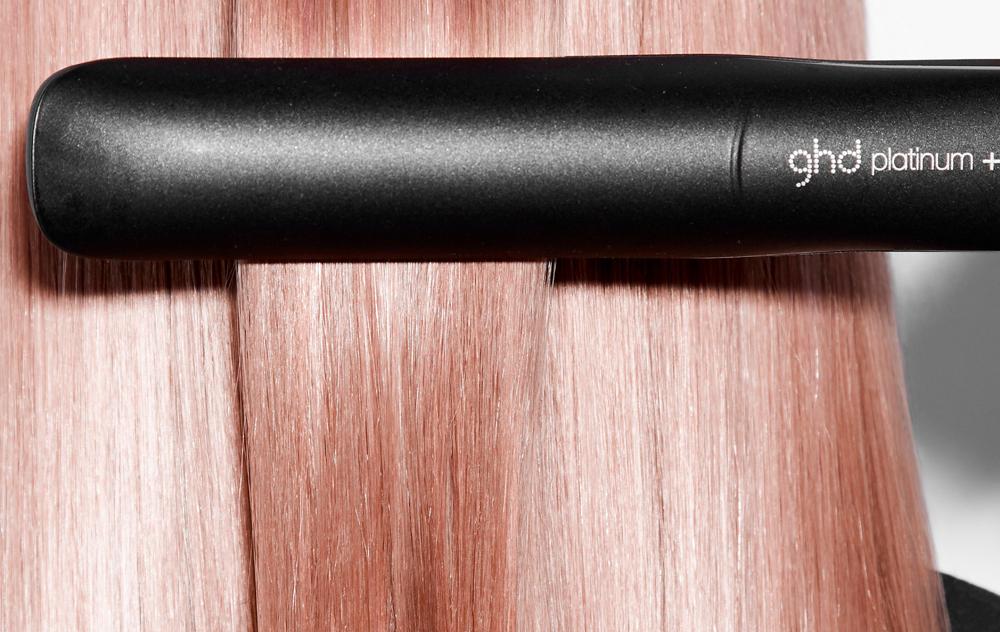 Žehlenie vlasov GHD žehličkou na vlasy